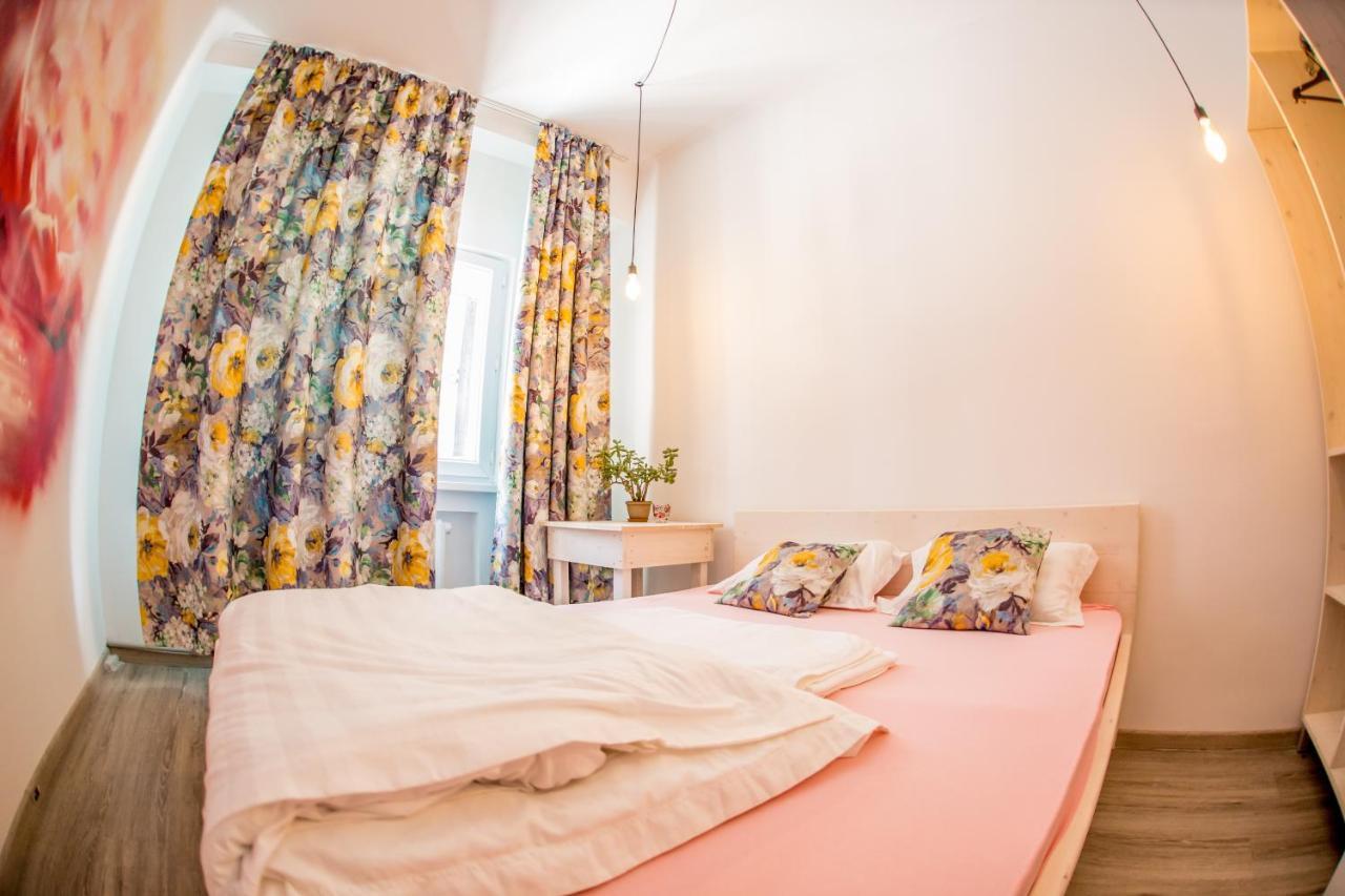 West Point Soul Hostel Алмати Екстер'єр фото